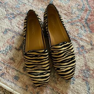 Vionic zebra flats